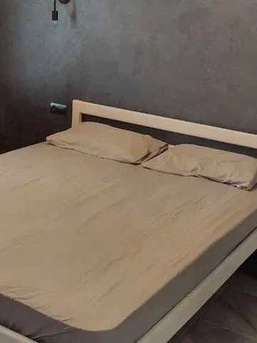 Йорданська вул. (Лайоша Гавро), 8