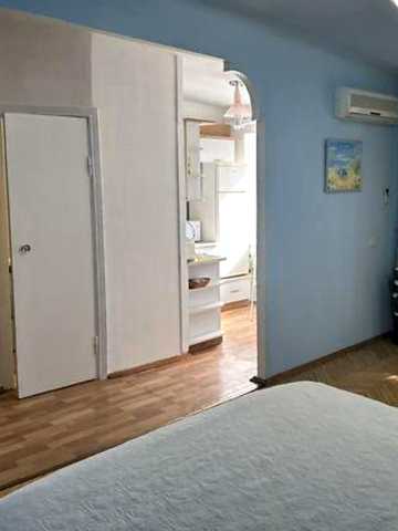 Лабораторна вул., 28