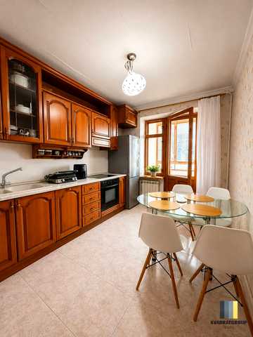 Писаржевського вул., 7
