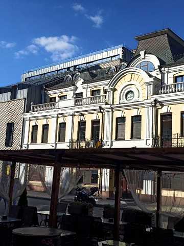 Петра Сагайдачного вул., 18