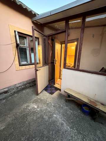 Академіка Амосова вул. (Кірова), 37