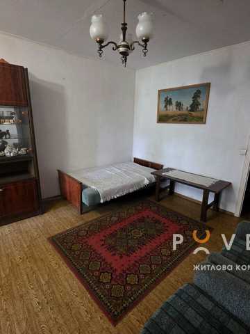 Тролейбусна вул., 8