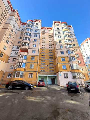 Володимира Момота вул., 40