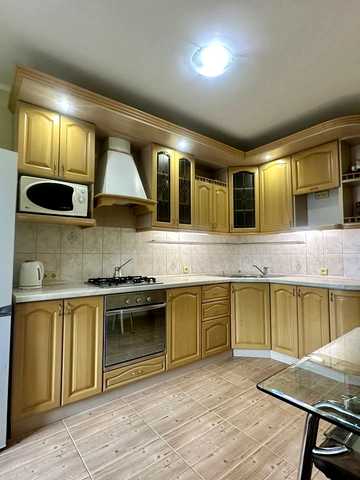Драгоманова вул., 17