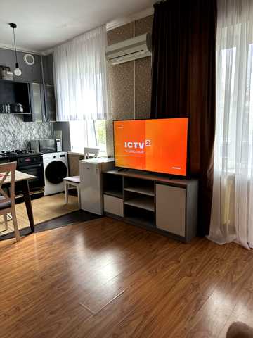 Гоголівська вул., 11