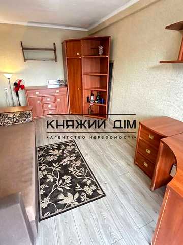 Братиславська вул., 28