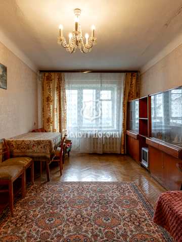 Будівельників вул., 12