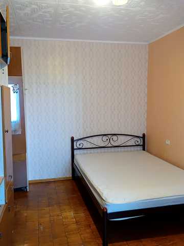 Поліська вул., 28