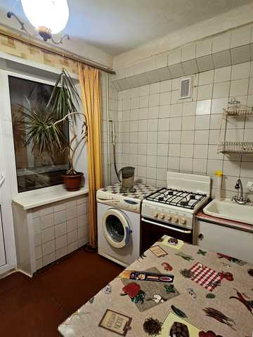Оболонський просп., 7-Б
