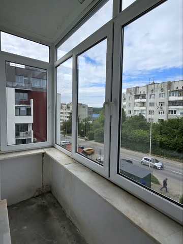 Володимира Івасюка вул., 42а
