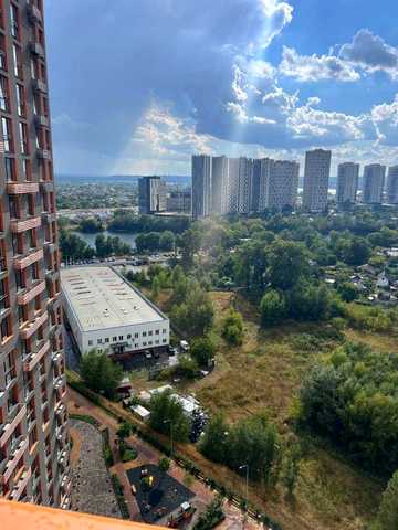 Дніпровська набережна вул., 14