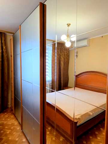 Кавказька вул., 12