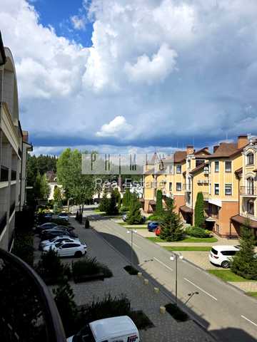 Вишнева вул.