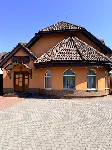 Івана Франка вул., 1