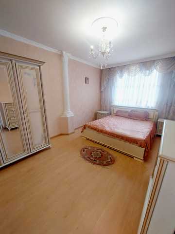 Валерія Лобановського вул., 10