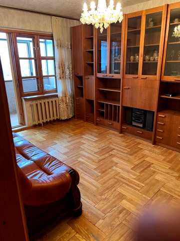 Миколи Ушакова вул., 16
