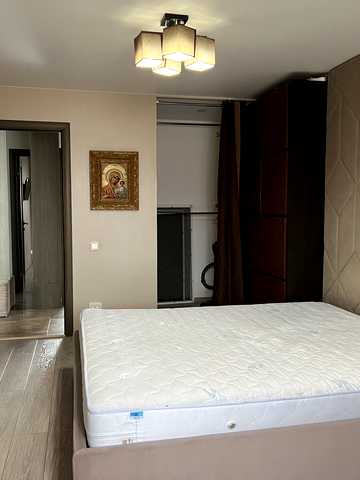 Героїв просп., 11