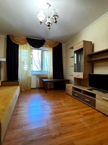 Героїв просп., 10