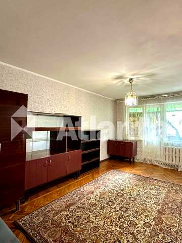 Космонавтів вул., 52