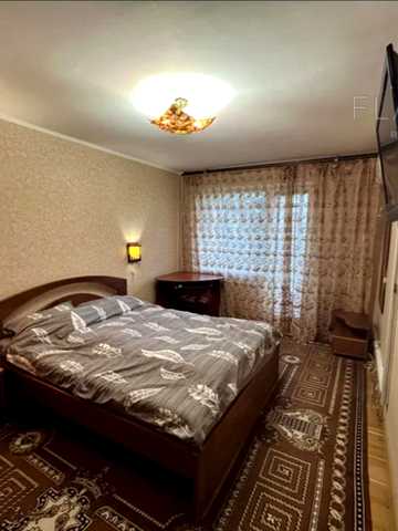 Голосіївський просп. (40-річчя Жовтня), 11