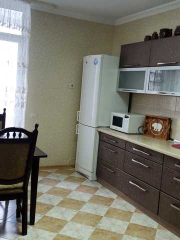 Анни Ахматової вул., 34