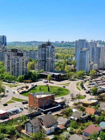 Каховська вул., 60