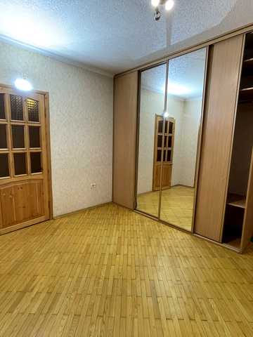 Срібнокільська вул., 16