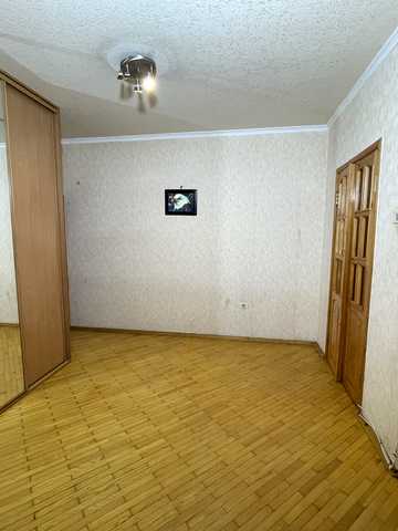 Срібнокільська вул., 16