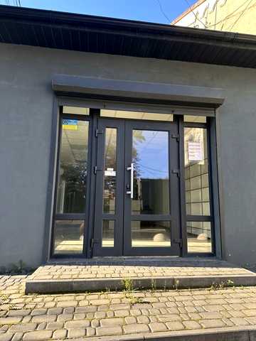 Михайла Грушевського просп., 35