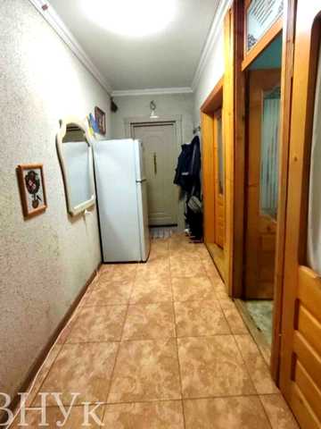 Героїв Крут бульв. (Героїв Сталінграду), 4