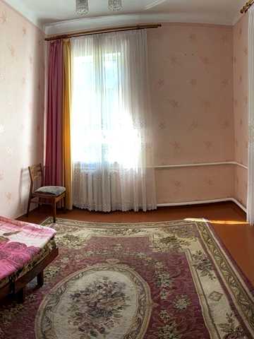 Бориса Іваницького вул. (Комсомольців 20-х років), 8