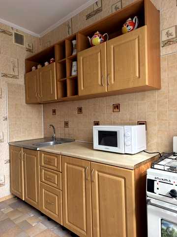 Довженка вул., 3