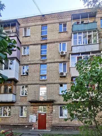 Будівельників вул., 3