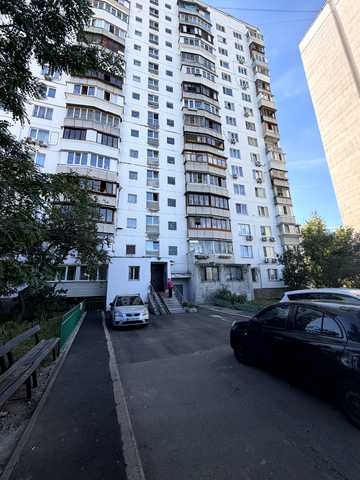 Райдужна вул., 11
