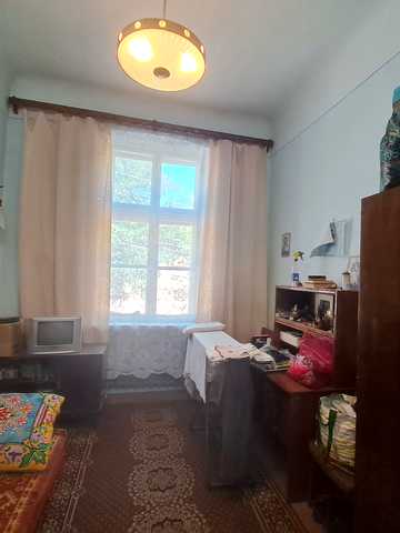 Ужгородська вул., 2