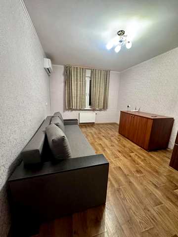Здолбунівська вул., 13