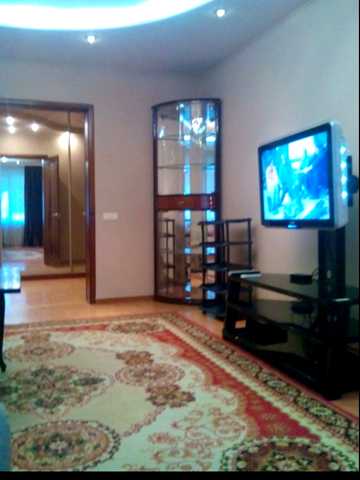 Тополина вул., 18