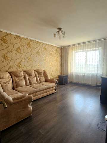 Ялтинська вул., 15