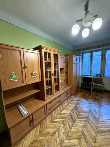 Миру вул., 4