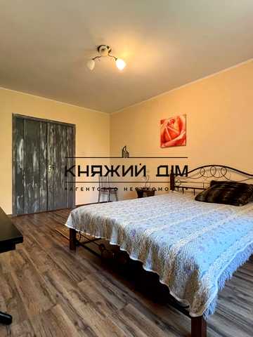 Бережанська вул., 14