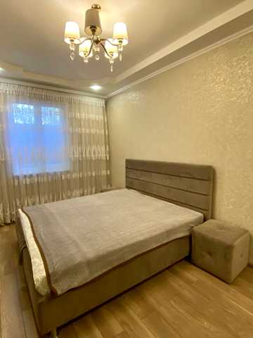 сквер Георгія Гамова вул., 5б