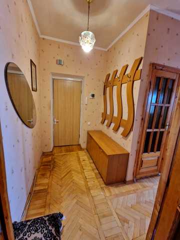 Лабораторна вул., 46