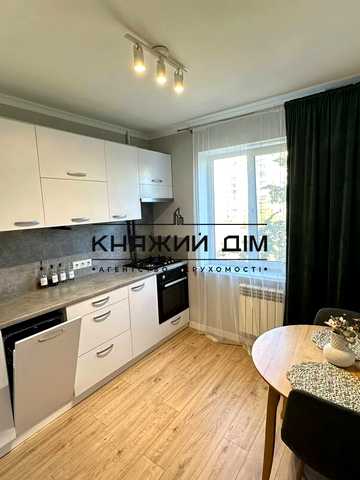 Ревуцького вул., 34