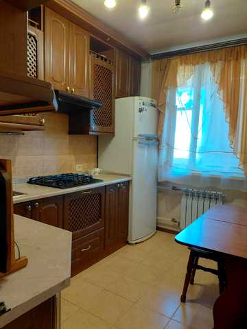 Метробудівників вул., 15