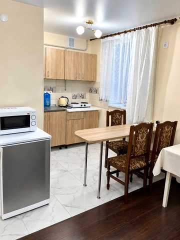 Української Перемоги вул., 25