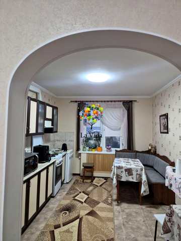 Милославська вул., 12