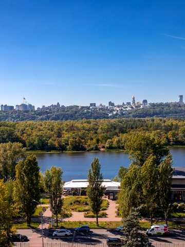 Русанівська набережна вул., 6