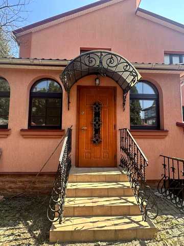 Лісова вул., 15