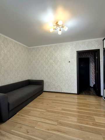 Джерельна вул., 8