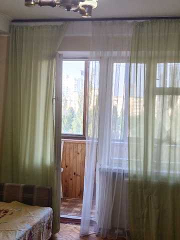 Братиславська вул., 26